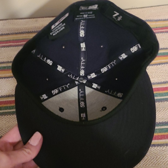 NY size: 7 3/8 - Picture 4 of 5